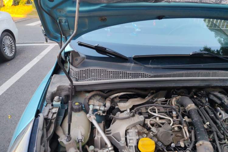 Used Renault Clio 2019 TCe270 Automatic Trendy Model Engine Bay Right