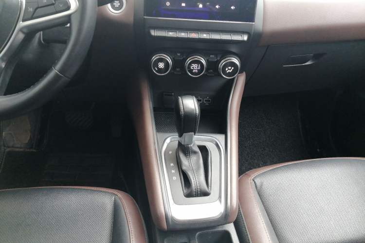 Used Renault Clio 2019 TCe270 Automatic Prestige Model Gear Lever