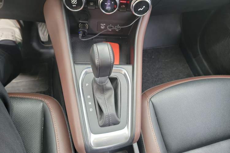 Used Renault Clio 2019 TCe270 Automatic Prestige Model Gear Lever