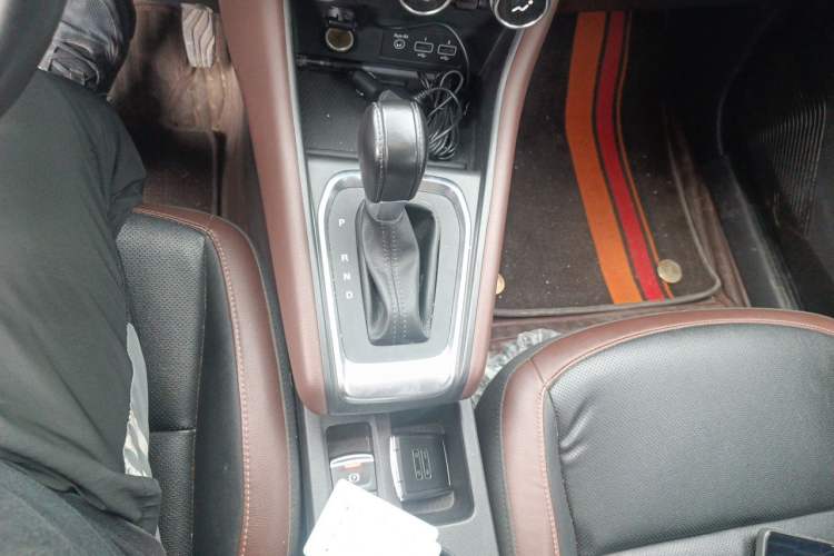 Used Renault Clio 2019 TCe270 Automatic Prestige Model Gear Lever