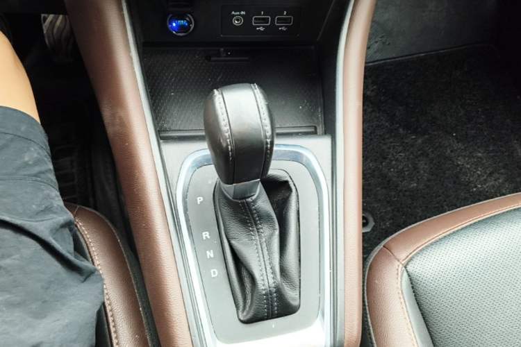 Used Renault Clio 2019 TCe270 Automatic Prestige Model Gear Lever