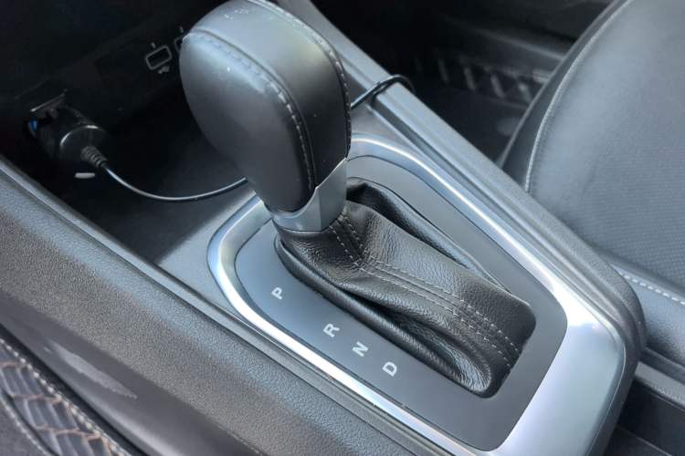 Used Renault Clio 2019 TCe270 Automatic Dynamic Model Gear Lever