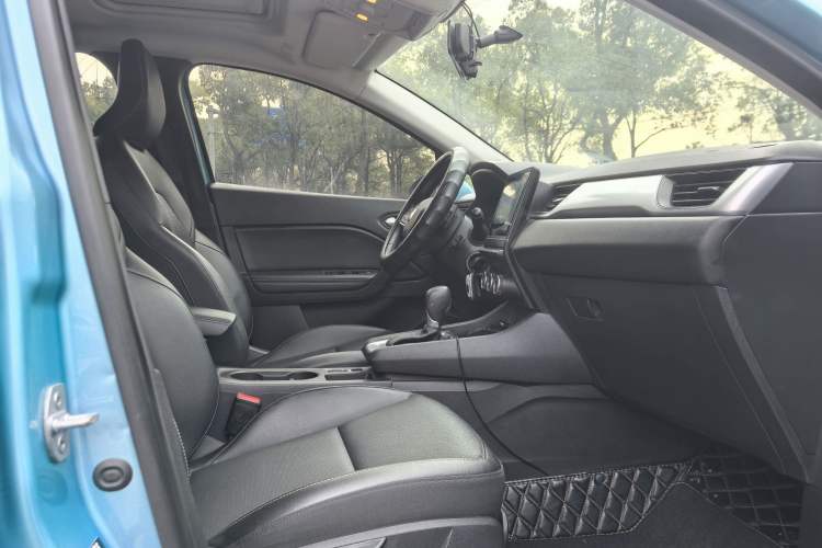 Used Renault Clio 2019 TCe270 Automatic Dynamic Model Interior 5