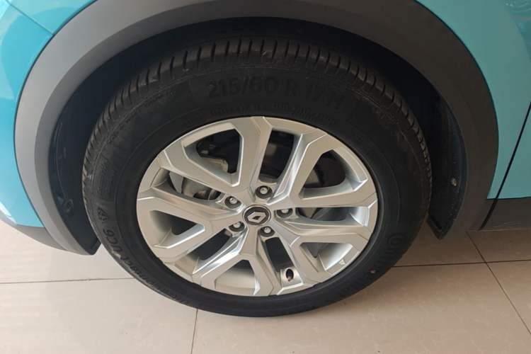 Used Renault Clio 2019 TCe270 Automatic Sporty Model Left Front Wheel Hub