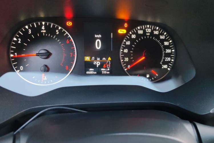 Used Renault Clio 2019 TCe270 Automatic Trendy Model Odometer Close Up