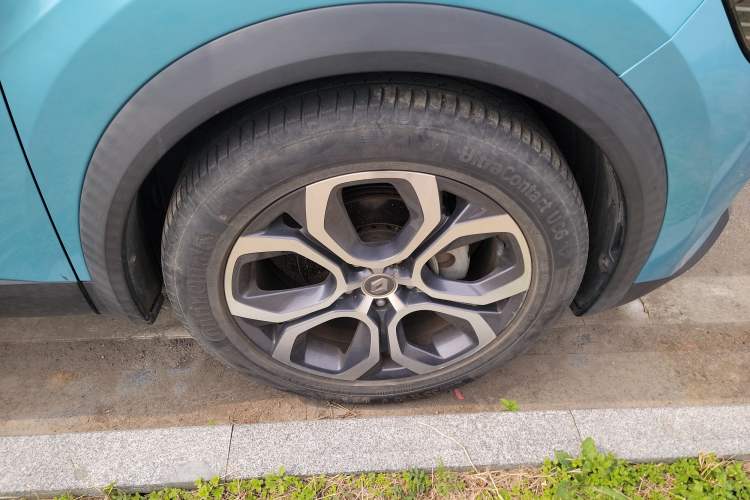 Used Renault Clio 2019 TCe270 Automatic Prestige Model Right Front Wheel Hub