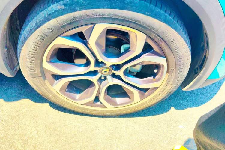Used Renault Clio 2019 TCe270 Automatic Prestige Model Right Front Wheel Hub