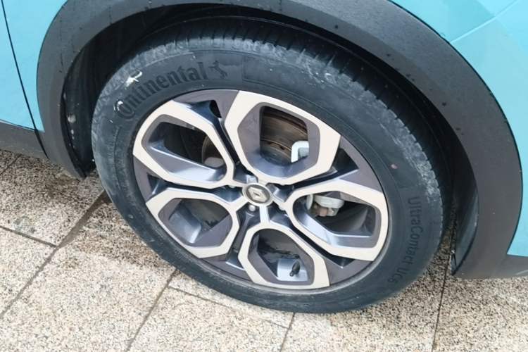 Used Renault Clio 2019 TCe270 Automatic Prestige Model Right Front Wheel Hub