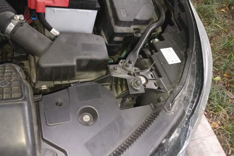 Used Renault Clio 2019 TCe270 Automatic Prestige Model Engine Bay Left