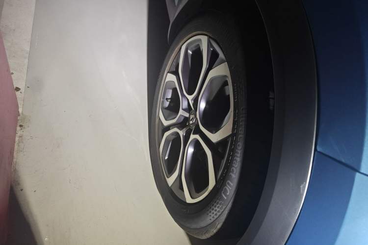 Used Renault Clio 2019 TCe270 Automatic Trendy Model Right Front Wheel Hub