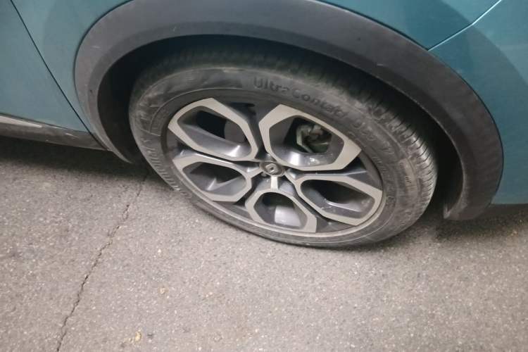 Used Renault Clio 2019 TCe270 Automatic Prestige Model Right Front Wheel Hub