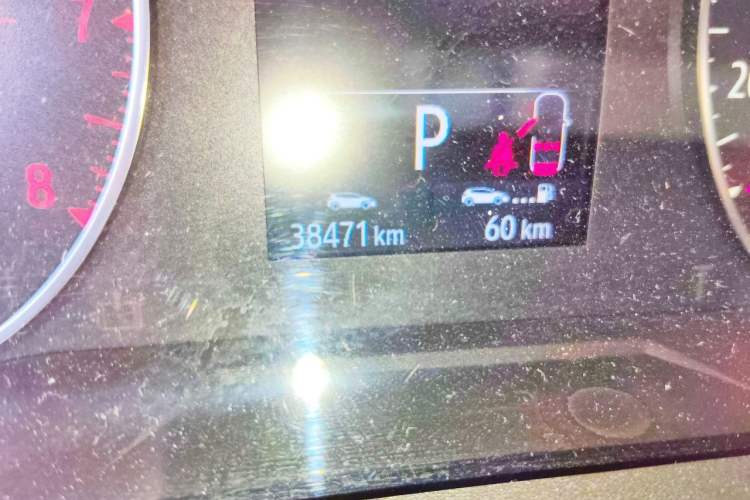 Used Renault Clio 2019 TCe270 Automatic Dynamic Model Odometer Close Up