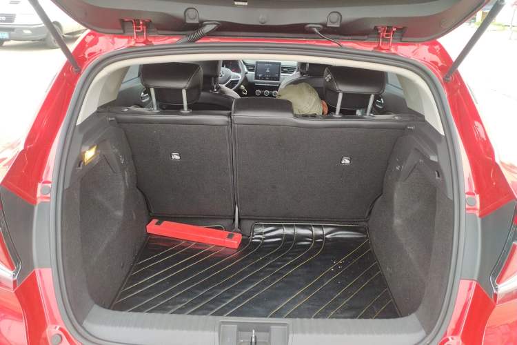 Used Renault Clio 2019 TCe270 Automatic Dynamic Model Trunk