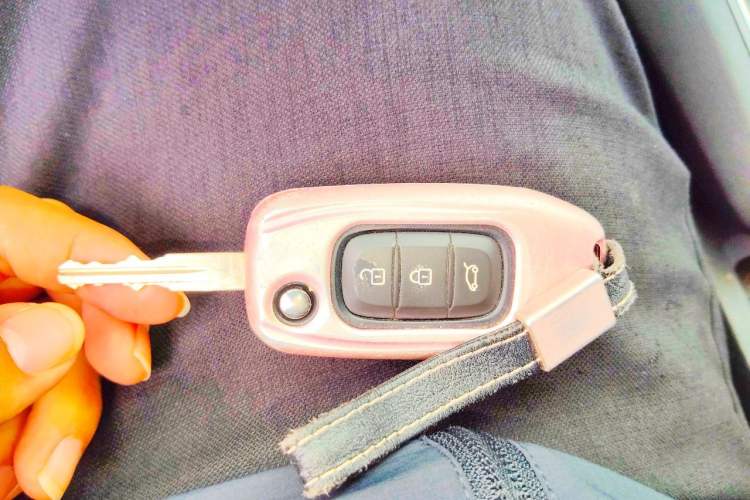 Used Renault Clio 2019 TCe270 Automatic Dynamic Model Vehicle Key