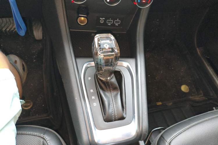 Used Renault Clio 2019 TCe270 Automatic Trendy Model Gear Lever