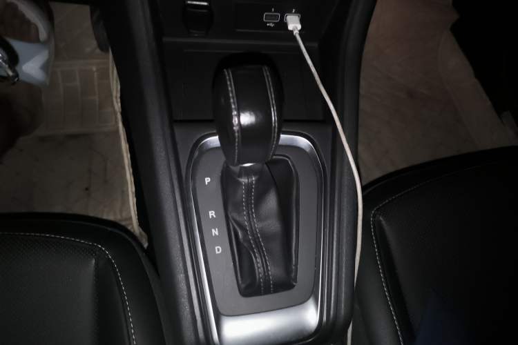 Used Renault Clio 2019 TCe270 Automatic Dynamic Model Gear Lever