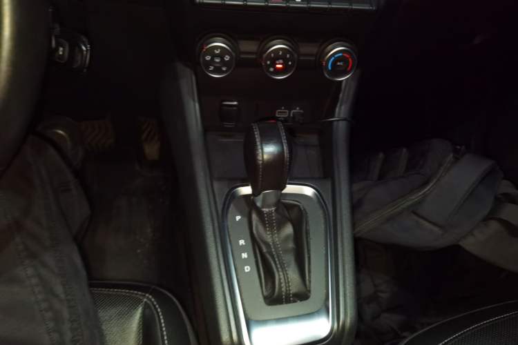 Used Renault Clio 2019 TCe270 Automatic Dynamic Model Gear Lever