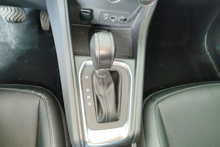 Used Renault Clio 2019 TCe270 Automatic Trendy Model Gear Lever