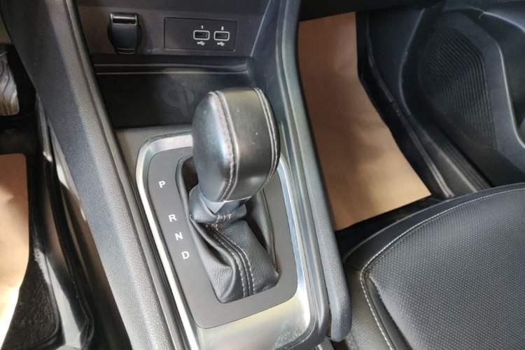 Used Renault Clio 2019 TCe270 Automatic Dynamic Model Gear Lever
