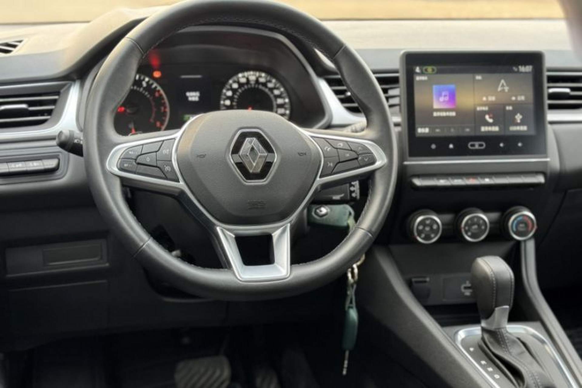 Used Renault Clio 2019 TCe270 Automatic Dynamic Model Interior 10