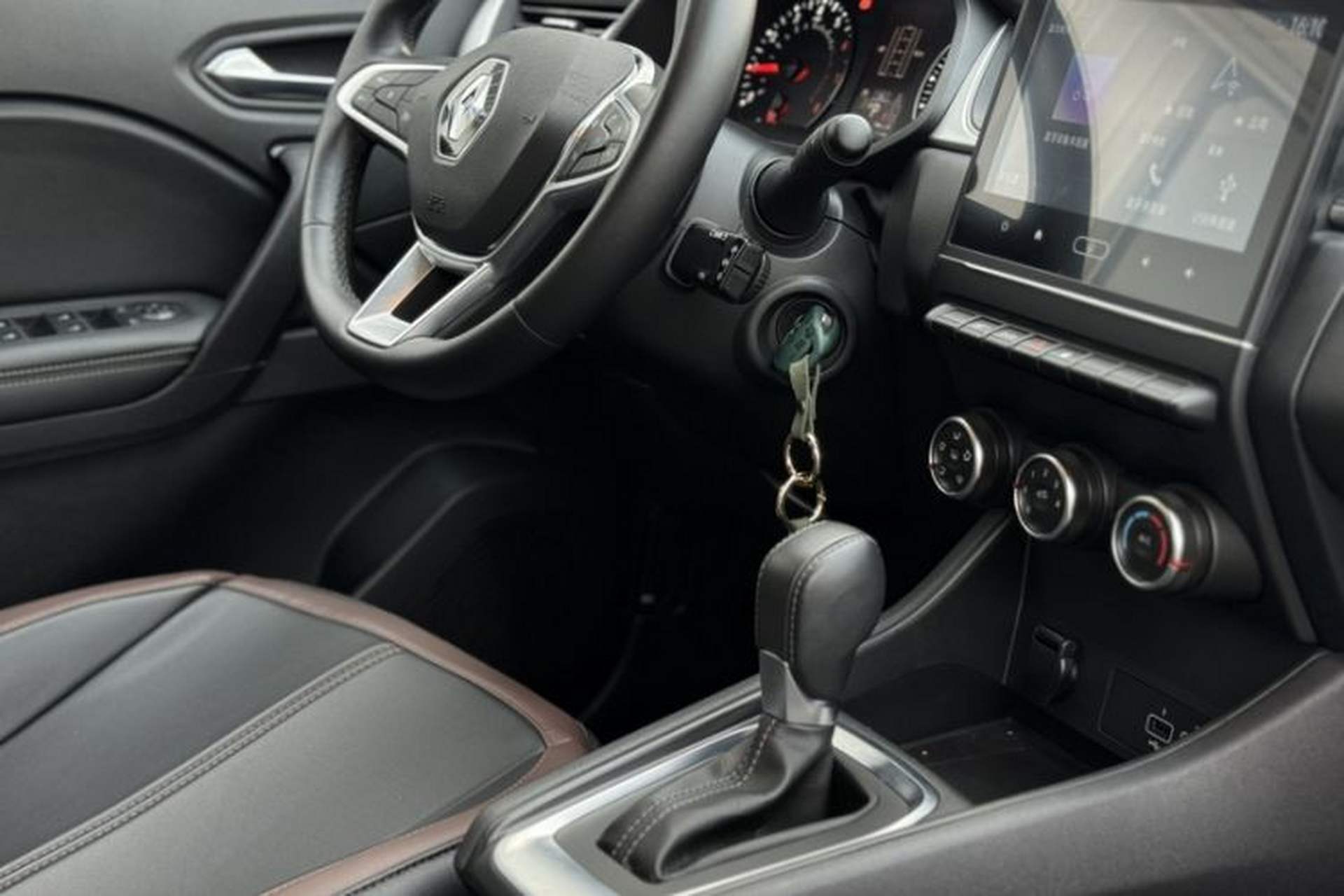 Used Renault Clio 2019 TCe270 Automatic Dynamic Model Interior 7