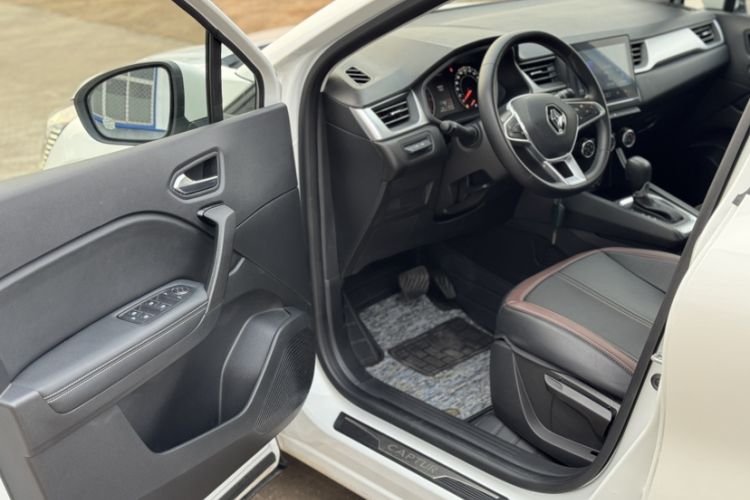 Used Renault Clio 2019 TCe270 Automatic Dynamic Model Interior 8