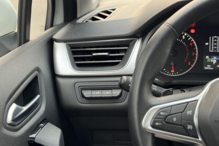 Used Renault Clio 2019 TCe270 Automatic Dynamic Model Interior 9