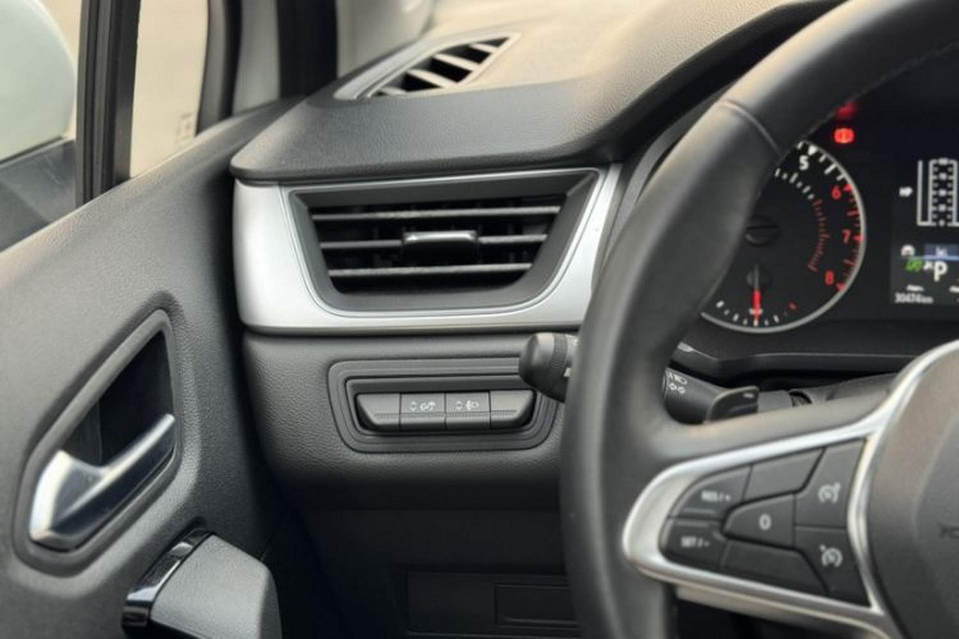 Used Renault Clio 2019 TCe270 Automatic Dynamic Model Interior 9