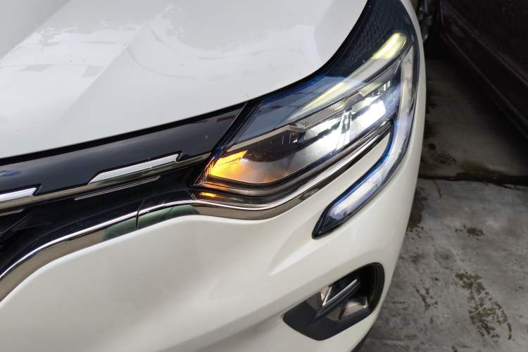 Used Renault Clio 2019 TCe270 Automatic Trendy Model Left Front Headlight