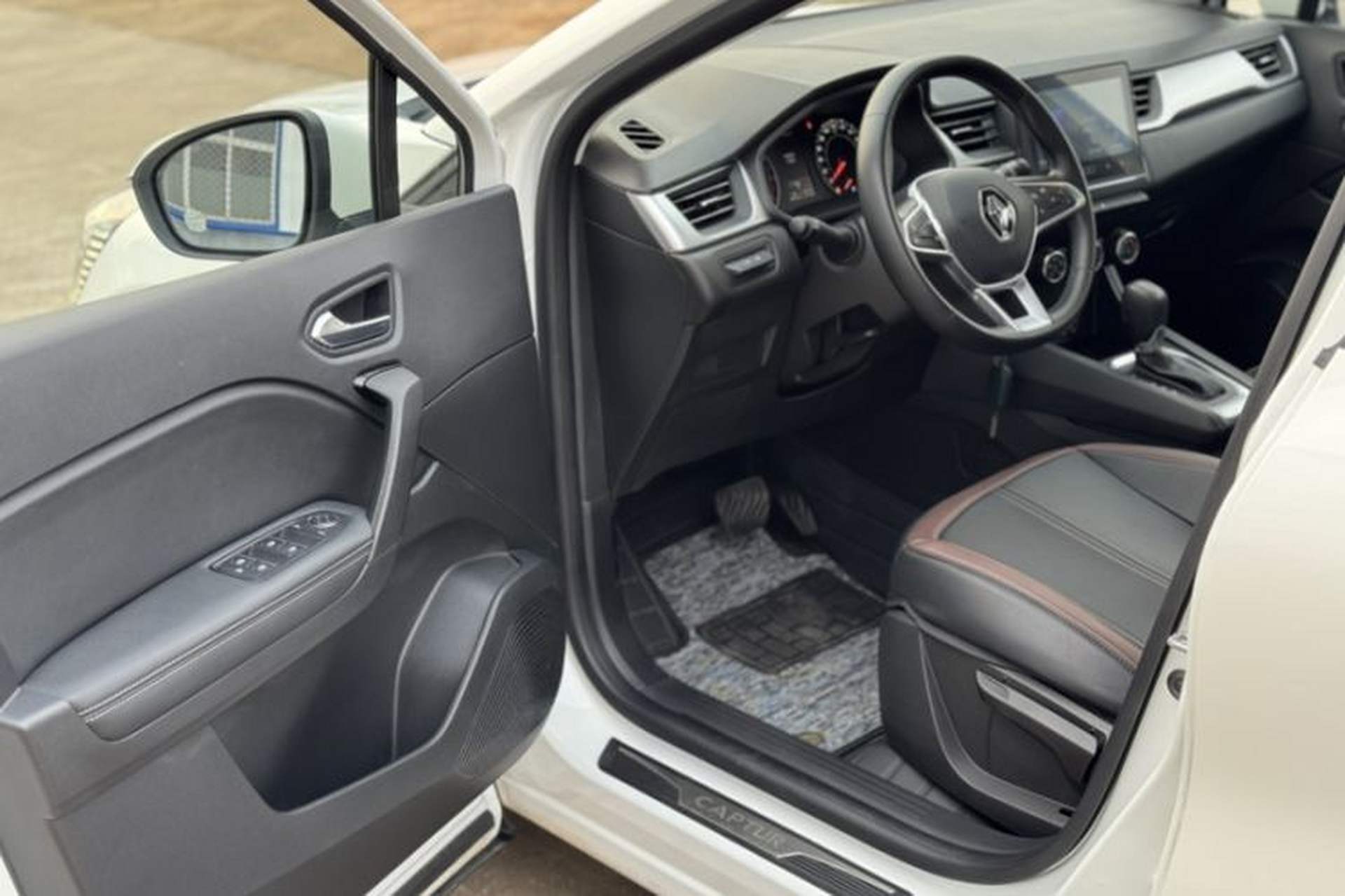 Used Renault Clio 2019 TCe270 Automatic Dynamic Model Left Front Seat