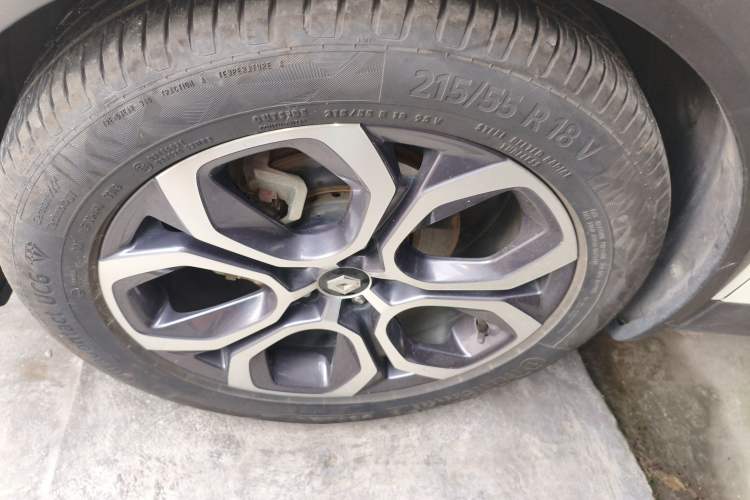 Used Renault Clio 2019 TCe270 Automatic Trendy Model Left Front Wheel Hub