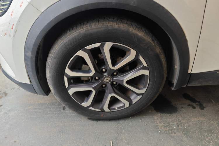 Used Renault Clio 2019 TCe270 Automatic Dynamic Model Left Front Wheel Hub