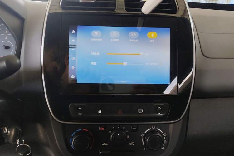 Used Renault E-Nuo 2019 e-Smart Model Audio And AC Panel