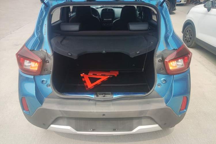 Used Renault E-Nuo 2019 e-Intelligent Model Trunk