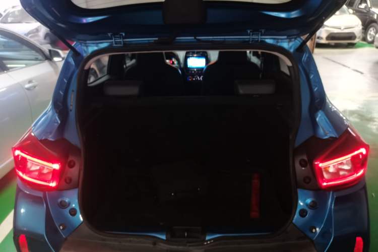 Used Renault E-Nuo 2019 e-Intelligent Model Trunk