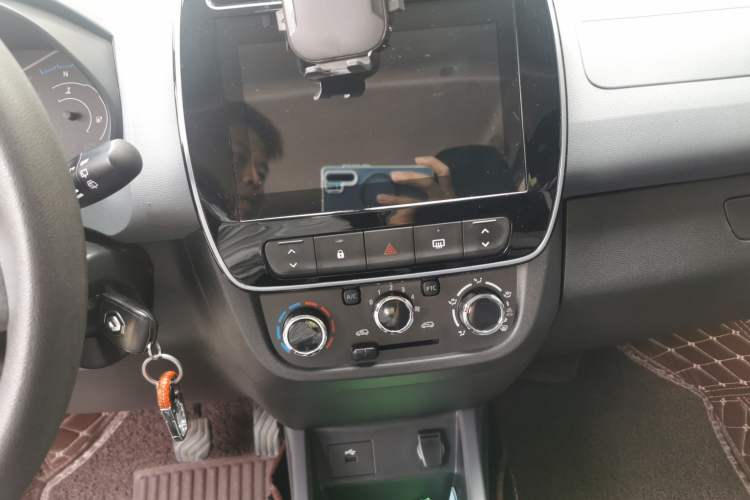 Used Renault E-Nuo 2019 e-Intelligent Model Audio And AC Panel