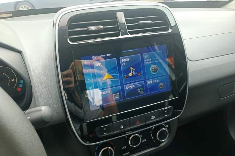 Used Renault E-Nuo 2019 e-Intelligent Model Audio And AC Panel