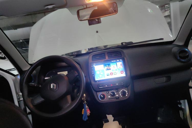 Used Renault E-Nuo 2019 e-Q model Center Console
