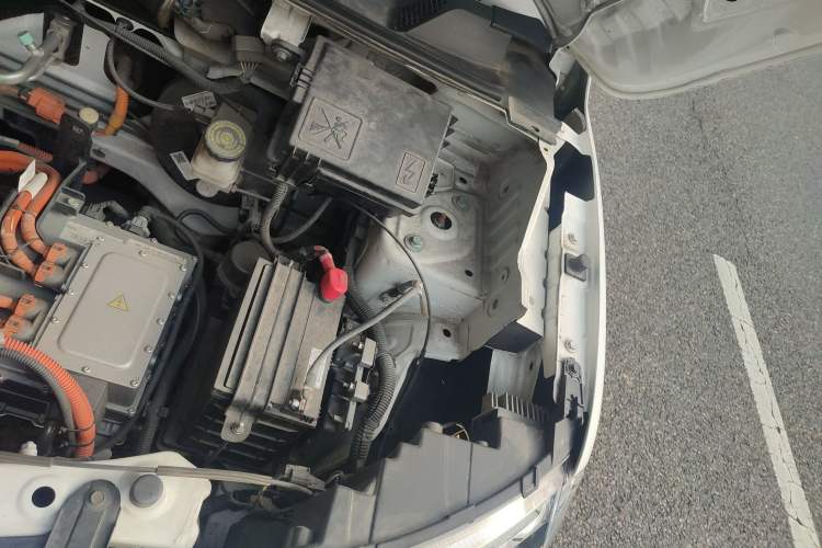 Used Renault E-Nuo 2019 e-Intelligent Model Engine Bay Left