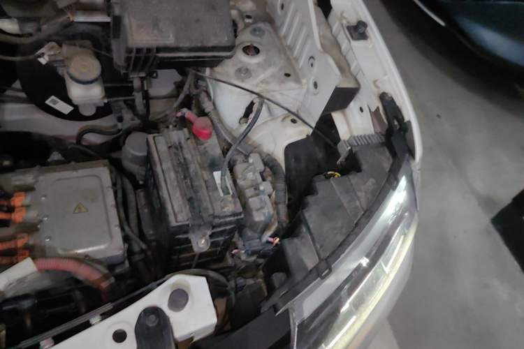 Used Renault E-Nuo 2019 e-Q model Engine Bay Left