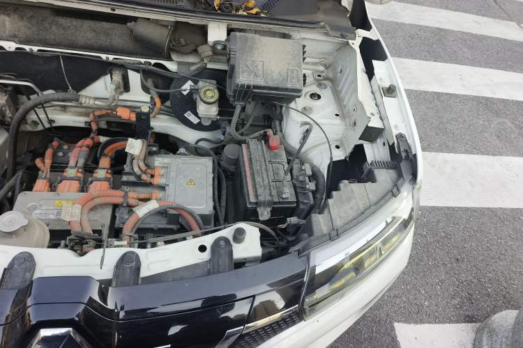 Used Renault E-Nuo 2019 e-Intelligent Model Engine Bay Left