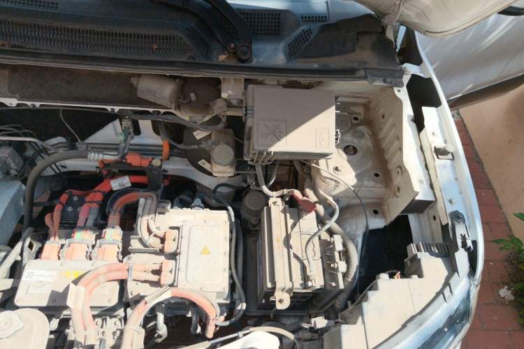 Used Renault E-Nuo 2019 e-Intelligent Model Engine Bay Left