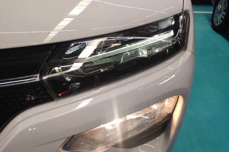 Used Renault E-Nuo 2019 e-Intelligent Model Left Front Headlight