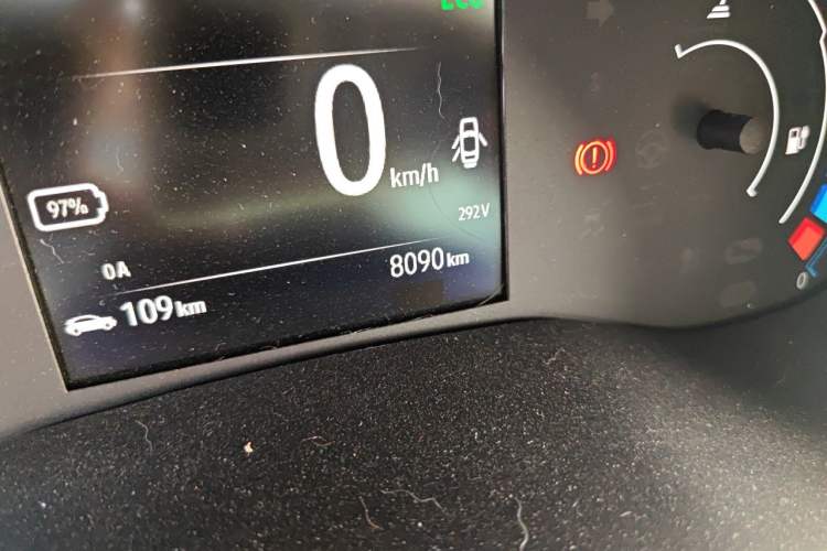 Used Renault E-Nuo 2019 e-Intelligent Model Odometer Close Up