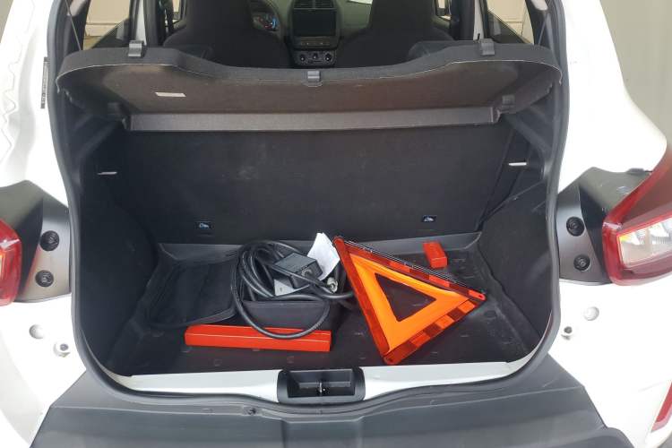 Used Renault E-Nuo 2019 e-Q model Trunk