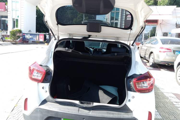 Used Renault E-Nuo 2019 e-Smart Model Trunk