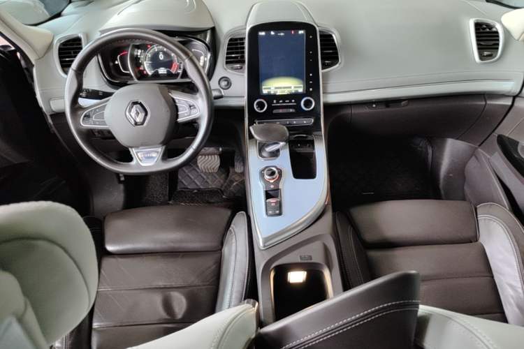 Used Renault Espace Classic 2018 TCe 300 Yason Paris Edition Center Console