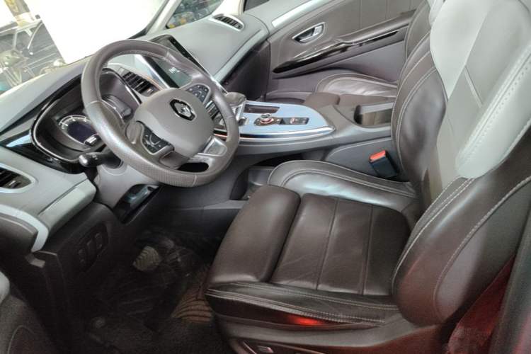 Used Renault Espace Classic 2018 TCe 300 Yason Paris Edition Left Front Seat