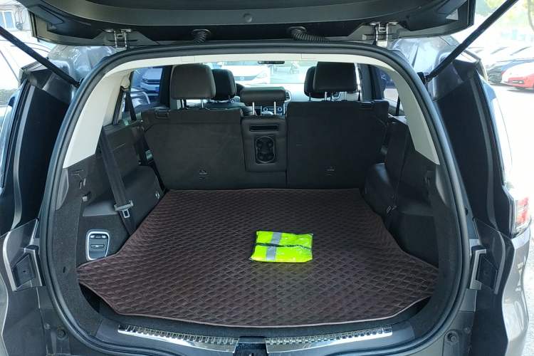 Used Renault Espace Classic 2018 TCe 300 Prestige Edition Trunk