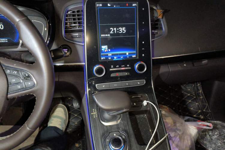 Used Renault Espace Classic 2018 TCe 300 Prestige Edition Audio And AC Panel